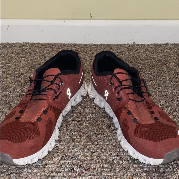 Men’s On Cloud 5 On Running Shoes in Ruby/Rust - Picture 2 of 7